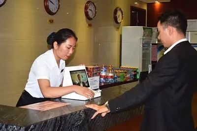 鄭州華筵商務(wù)酒店崗位技能大賽圓滿落幕，人臉身份證識別實操成亮點(diǎn)